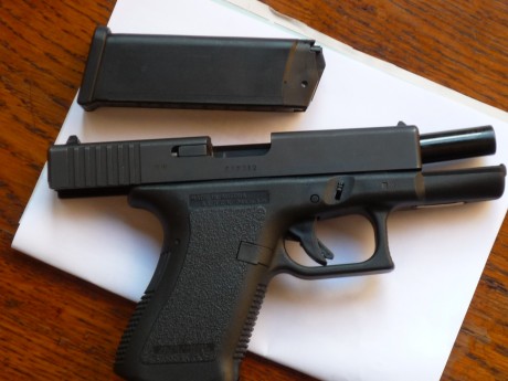 Vendo o cambio Glock 19 en muy buen estado la vendo por 300 euros o la cambiaría por algún arma larga 11
