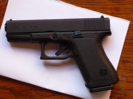 Vendo o cambio Glock 19 en muy buen estado la vendo por 300 euros o la cambiaría por algún arma larga 10