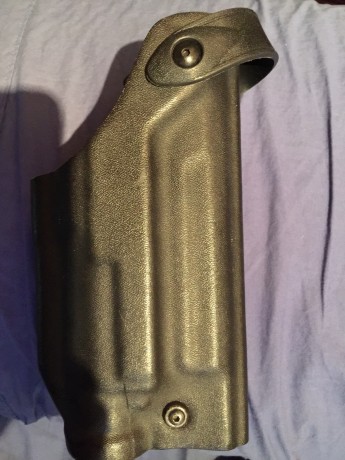 Hola
Vendo funda Safariland 6004 para Hk USP 40 mas linterna m3x o M6X, también vale para hk usp del 9 02