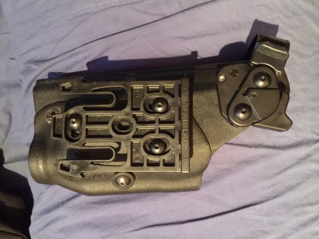 Hola
Vendo funda Safariland 6004 para Hk USP 40 mas linterna m3x o M6X, también vale para hk usp del 9 01