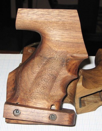 Vendo empuñaduras artesanales para Walther GSP o Expert.
Precio  75 € mas gastos de envio
Contacto SANMAN206@HOTMAIL.ES 10