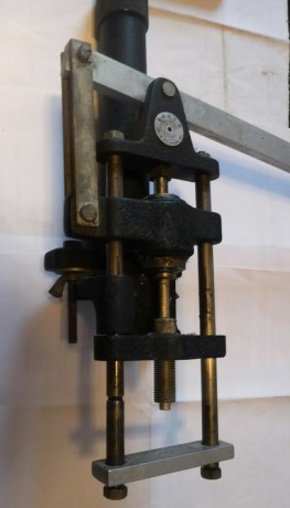 Se vende maquina de la marca saico es para recalibrar y engrasar. Esta en muy buen estado y tiene un recalibrador 01