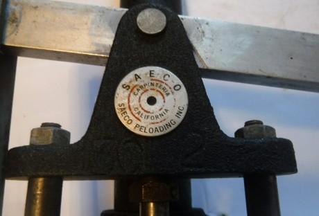 Se vende maquina de la marca saico es para recalibrar y engrasar. Esta en muy buen estado y tiene un recalibrador 10