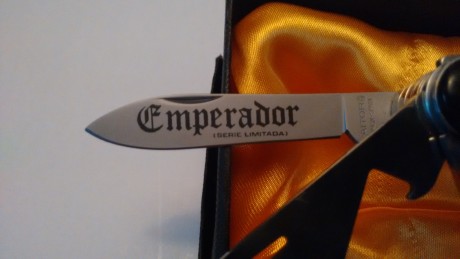 Hola buenas, vendo esta navaja multiusos sin uso alguno. Aitor Emperador serie limitada con cachas de 01