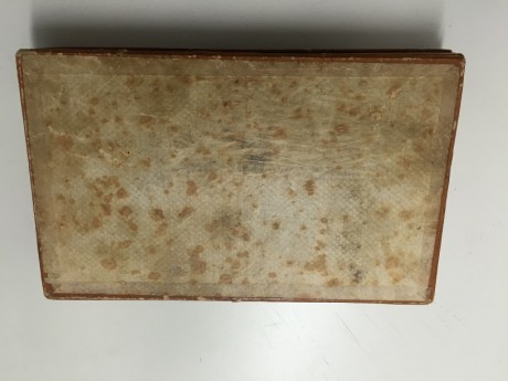Vendo esta preciosa caja de Astra 400.

Parece que en su día,  sufrió el ataque de la humedad, paro a 01