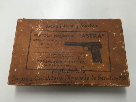 Vendo esta preciosa caja de Astra 400.

Parece que en su día,  sufrió el ataque de la humedad, paro a 00