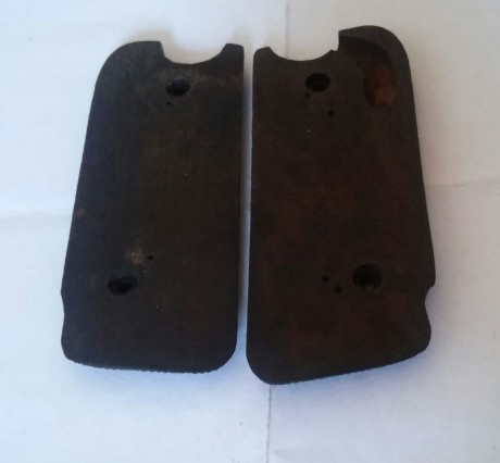 Se vende cargador y cachas de pistola campogiro del calibre 9mm largo. Esta en perfecto estado. Se encuentra 10