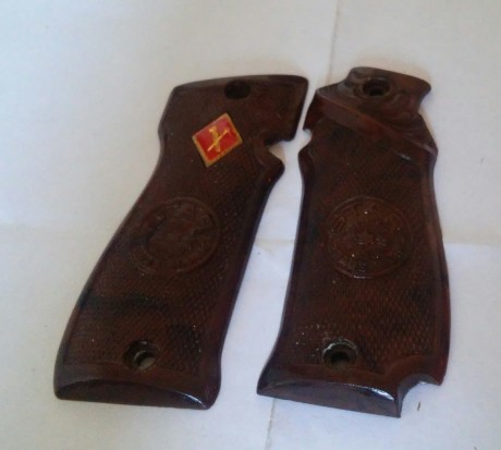 Se venden cachas de la guardia civil para pistola star s super. Estan en perfecto estado. Se encuentran 00