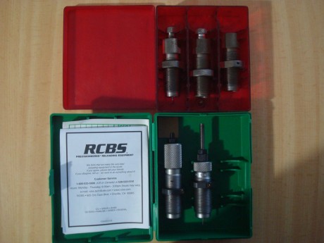  DSC06655.JPG 
Dies Hornady 44-40 .............40€ 
Dies RCBS 308W..................38€
No llevan shell 00