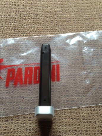  cargador1.JPG   Hola a tod@s...  

Voy a poner a la venta un cargador para una pardini GT9 DEL 9PB, con 10