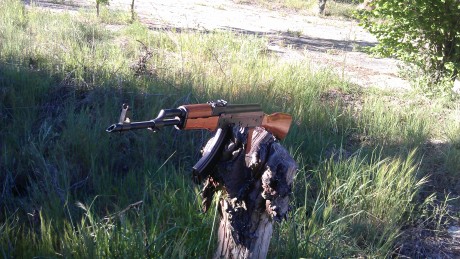 Hola.

Pongo a la venta lo que creo que es una rareza: un AK-47 cybergun de co2 para ballines de acero 110