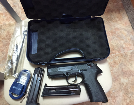 hola a tod@s 
vendo pistola beretta px4 storm 9mm en muy buen estado casi nueva 6 tiradas tiene una cada 01