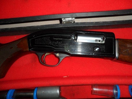 vendo beretta 303, con dos cañones, una de 69 cm con cuatro polichoques, y otro con una medida de 63 cm 32