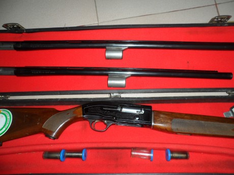 vendo beretta 303, con dos cañones, una de 69 cm con cuatro polichoques, y otro con una medida de 63 cm 30