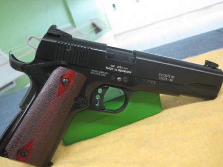 Hola un amigo vende Sig-Sauer 1911-22, (calibre 22), está como nueva, precio 250 euros, más 20 de portes 00