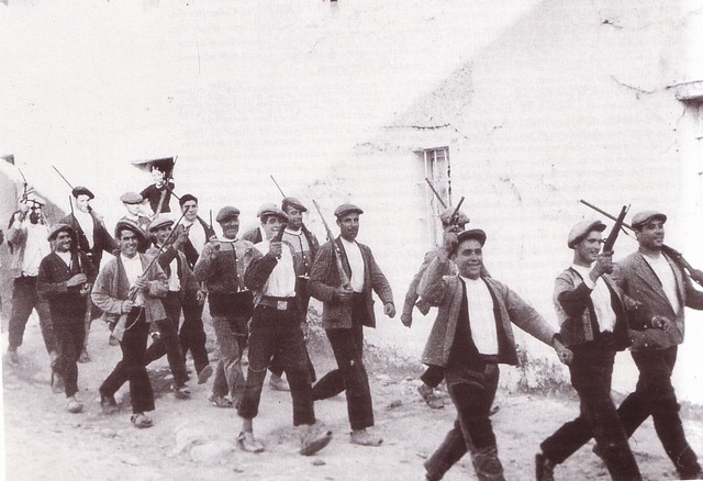 Saludos.
Tengo una pregunta...
En un hipotético enfrentamiento entre falangistas y entre anarquistas (sindicalistas,comunistas,milicianos,etc)
Es 10