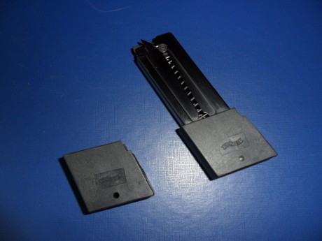 Vendo un cargador de la Walther GSP del 32  completo y una base extra, 30 €  con portes "paquete 00