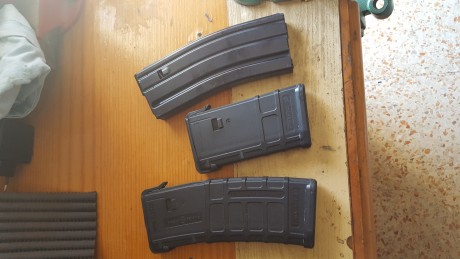 Dos Magpul  uno de 30 y otro de 20.
Uno de chapa marca AR Stones de 30.

Los tres  75 portes incluidos 01