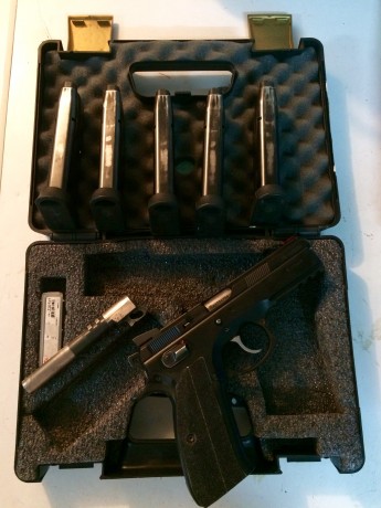 SE VENDE CZ SP01 SHADOW, CON DOS CAÑONES DEL 9PB I 5 CARGADORES. LA CORREDERA Y UN CAÑON POCOS TIROS, 01