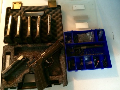 SE VENDE CZ SP01 SHADOW, CON DOS CAÑONES DEL 9PB I 5 CARGADORES. LA CORREDERA Y UN CAÑON POCOS TIROS, 00