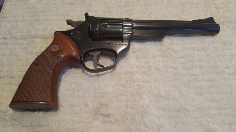 Revolver Astra funcionando perfectamente. 

Ya no se fabrica con lo que se puede revalorizar con el tiempo. 01
