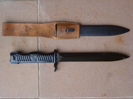 Buenas, vendo estas bayonetas:
 1- AK 47 Type  .Adoptada en Bulgaria a partir de 1955 y las más parecidas 22