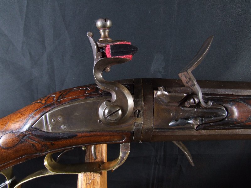 Hola, voy a intentar poner unas fotos de este arma que he encontrado mirando por la web. Es un rifle rapido 10