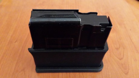 Hola vendo un cargador de 10 tiros de colección para el rifle H&K SLB 2000 calibre 9,3X62 aunque también 01