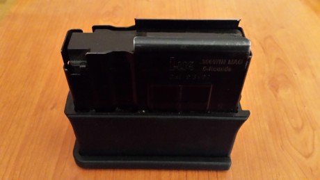 Hola vendo un cargador de 10 tiros de colección para el rifle H&K SLB 2000 calibre 9,3X62 aunque también 00
