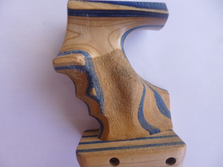 Se venden diversas cachas:

walther gsp zurdo (color azul) , sin retocar, usada pero prácticamente nueva, 02