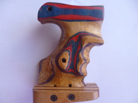 Se venden diversas cachas:

walther gsp zurdo (color azul) , sin retocar, usada pero prácticamente nueva, 21