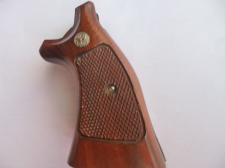 Se venden diversas cachas:

walther gsp zurdo (color azul) , sin retocar, usada pero prácticamente nueva, 32