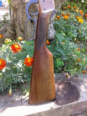    Buenas tardes

Otro a la venta, se trata de un Winchester modelo 94 calibre 30-30 en un acabado atípico 22