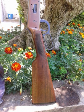    Buenas tardes

Otro a la venta, se trata de un Winchester modelo 94 calibre 30-30 en un acabado atípico 21
