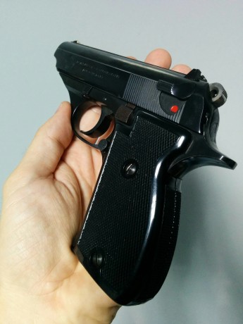 Vendo Pistola Astra modelo Constable con 2 cargadores del calibre 9 corto. El arma está impecable. Para 01