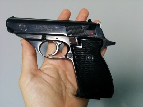 Vendo Pistola Astra modelo Constable con 2 cargadores del calibre 9 corto. El arma está impecable. Para 00