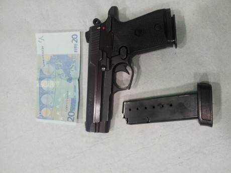 SE VENDE FIRESTAR 9 MM.       200 EUROS.
GUIADA EN  "F".
ESTA EN CANTABRIA.SE PUEDE PROBAR SIN 02