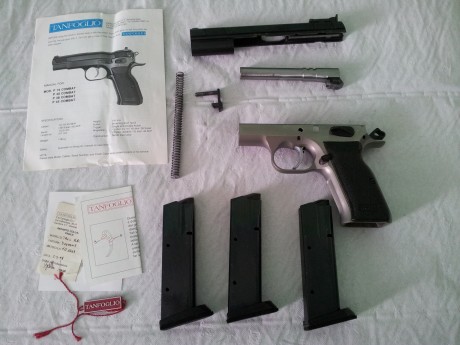 SE VENDE TANFOGLIO 45 ACP. 450 EUROS.
CON TRES CARGADORES. NO RECORRIDOS. SOLO PRECISION.
GUIADA EN "F". 01