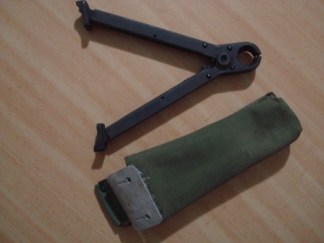  DSC06689.JPG  DSC06690.JPG 

Bipode cizalla en estado nuevo para Cetme/FR7 y 8.
55€ con envío en península. 01