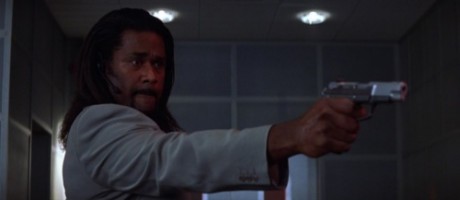 Compañeros,

En vista de las ganas de algunos (Elcafe, Wilcow, Vrakk, etc) por adivinar armas de películas 100