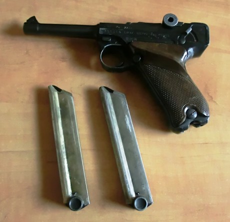  VENDIDA  
Particular vendo  ERMA  WERKE  KGP- 69 en cal. 22LR  con  dos cargadores. Buen estado general 01