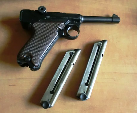  VENDIDA  
Particular vendo  ERMA  WERKE  KGP- 69 en cal. 22LR  con  dos cargadores. Buen estado general 00