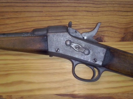 Muy buenas, hace unos dias encontré por el granero de la casa del pueblo esta carabina y varias bayonetas,la 01