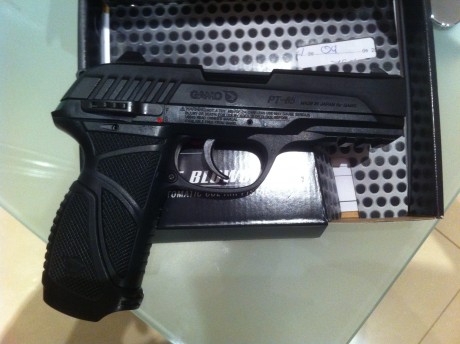 Hola compañeros, os dejo por aquí 2 artefactos practicamente nuevos:
CROSMAN 1322 CLASSIC, no ha tirado 01