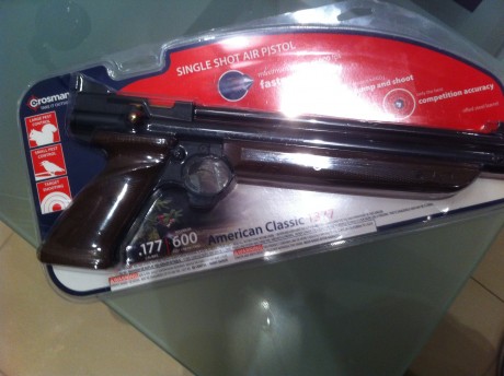 Hola compañeros, os dejo por aquí 2 artefactos practicamente nuevos:
CROSMAN 1322 CLASSIC, no ha tirado 00