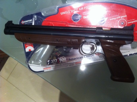 Hola compañeros, os dejo por aquí 2 artefactos practicamente nuevos:
CROSMAN 1322 CLASSIC, no ha tirado 10