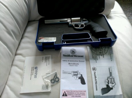 Lo dicho
Vendo el revolver en 700 euros o cambio por equipo completo de ipsc,algo que este bien para empezar
El 10