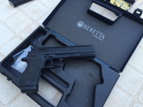 Vendo pistola Beretta 87 target calibre 22 lr con muy pocos disparos, practicamente nueva. Guiada en F. 01