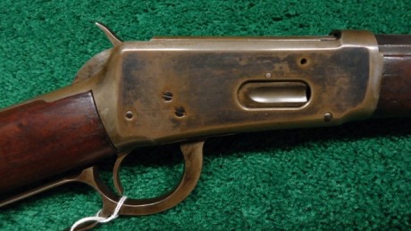    Buenas tardes

Otro a la venta, se trata de un Winchester modelo 94 calibre 30-30 en un acabado atípico 100