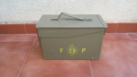 hola vendo estas estupendas cajas de munición para guardar armamento, material de airsoft o cualquier 21